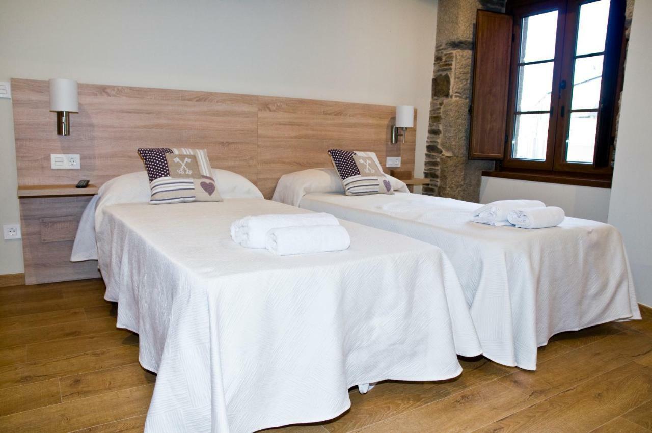 Pension Serrano Sarria Exterior photo